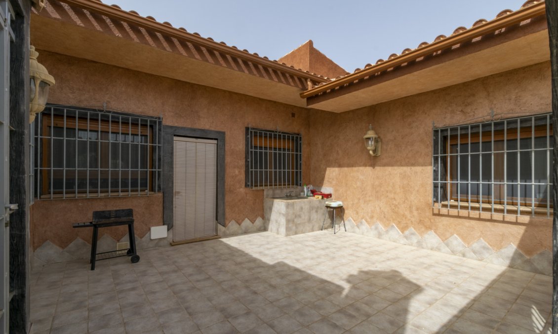 Wiederverkauf - Villa -
El Beal - Inland