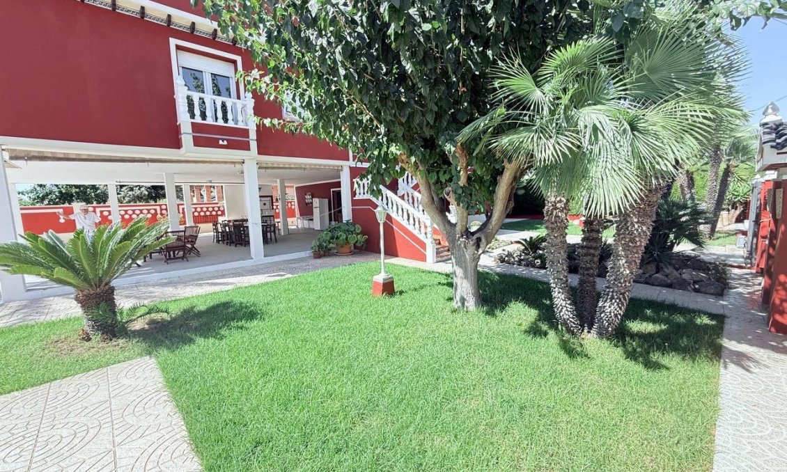 Revânzare - Vilă -
Campoamor