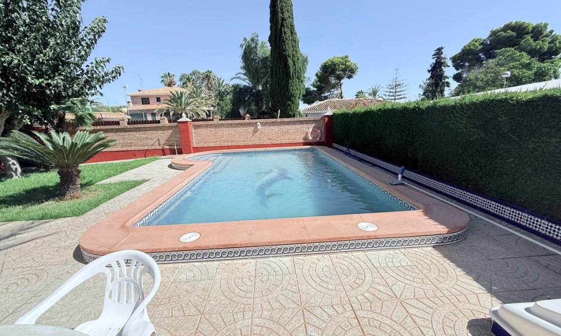 Revânzare - Vilă -
Campoamor