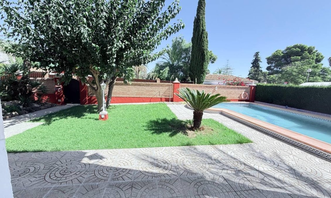 Revânzare - Vilă -
Campoamor