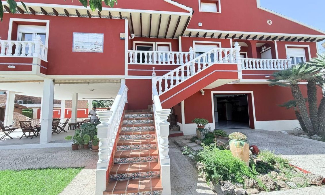 Revânzare - Vilă -
Campoamor