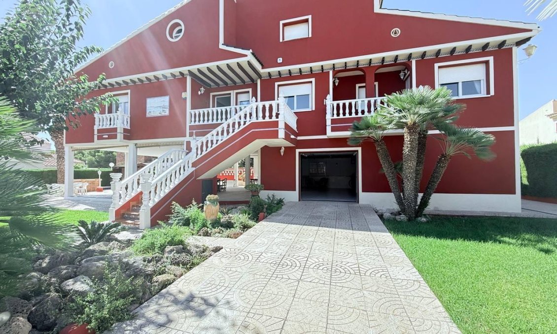 Revânzare - Vilă -
Campoamor