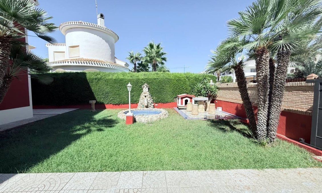 Revânzare - Vilă -
Campoamor