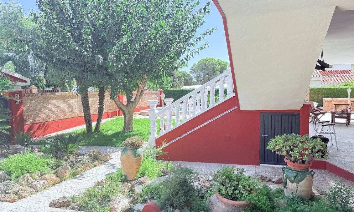 Revânzare - Vilă -
Campoamor