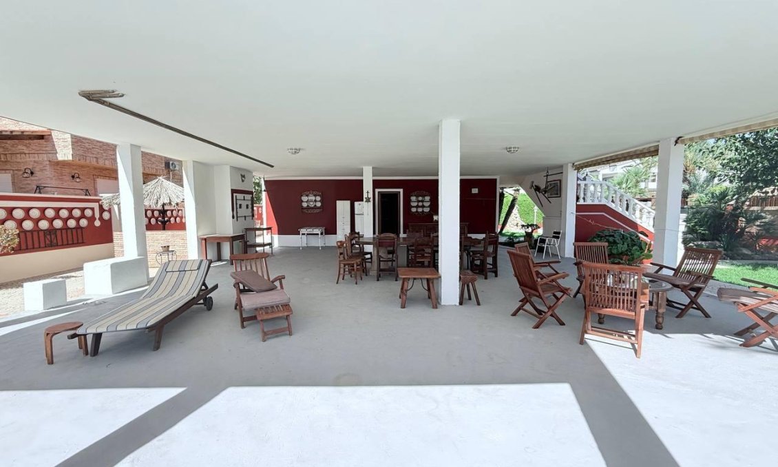 Revânzare - Vilă -
Campoamor