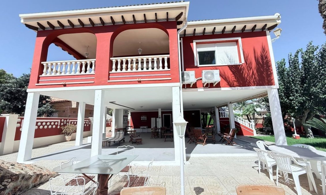 Revânzare - Vilă -
Campoamor