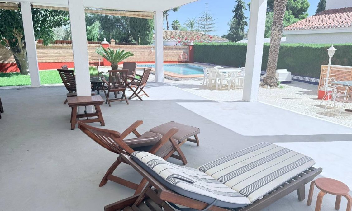 Revânzare - Vilă -
Campoamor