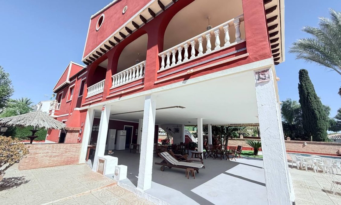 Revânzare - Vilă -
Campoamor