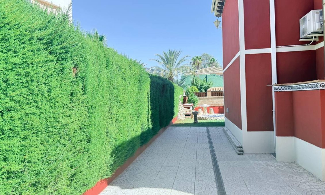 Revânzare - Vilă -
Campoamor