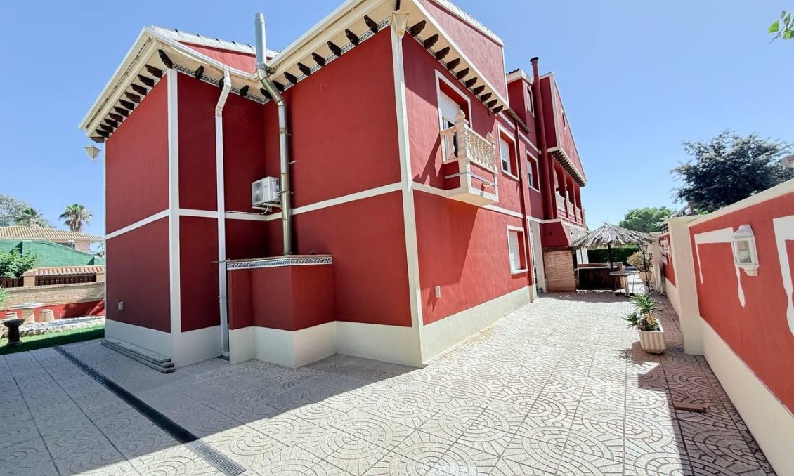 Revânzare - Vilă -
Campoamor