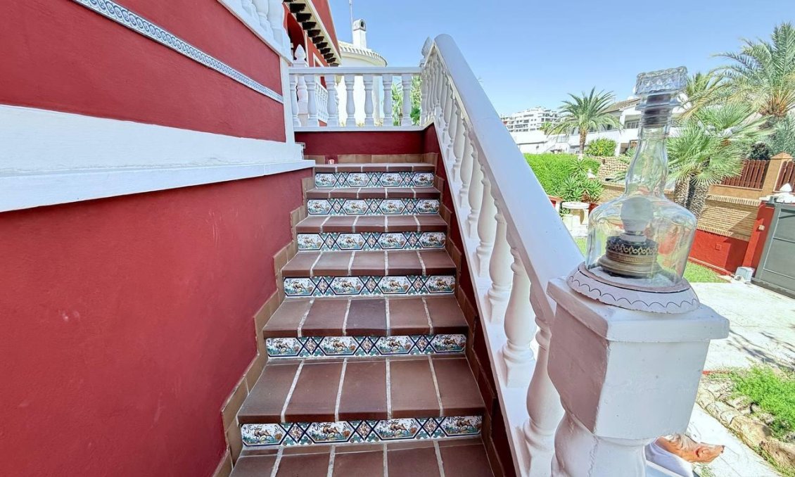 Revânzare - Vilă -
Campoamor