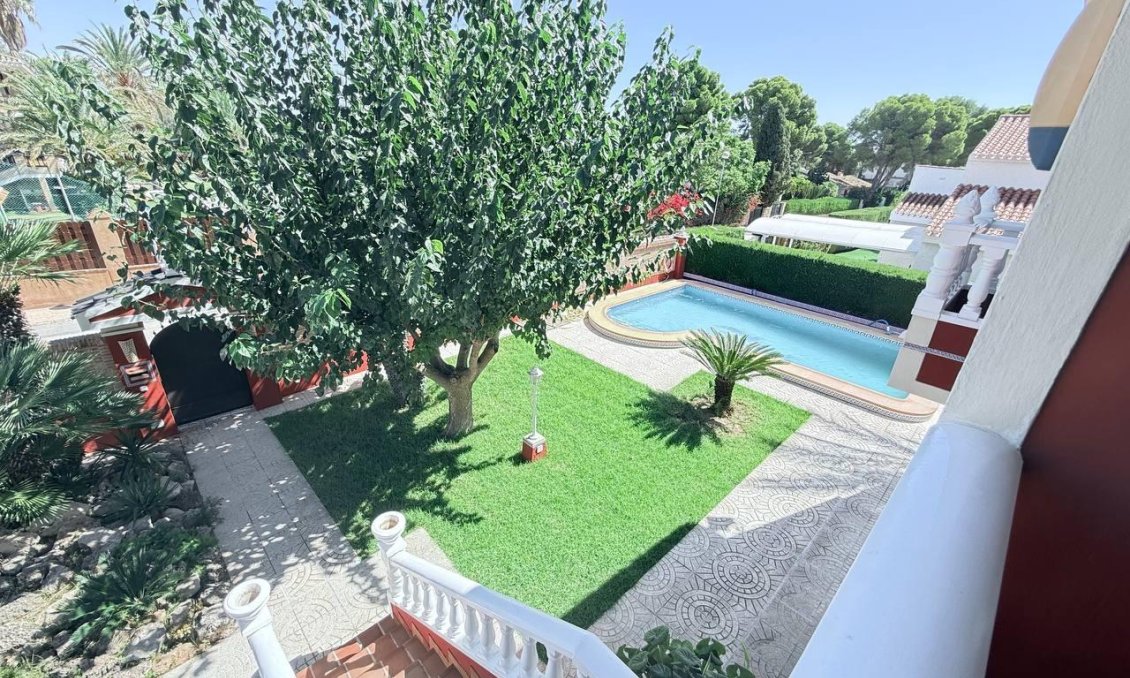 Revânzare - Vilă -
Campoamor