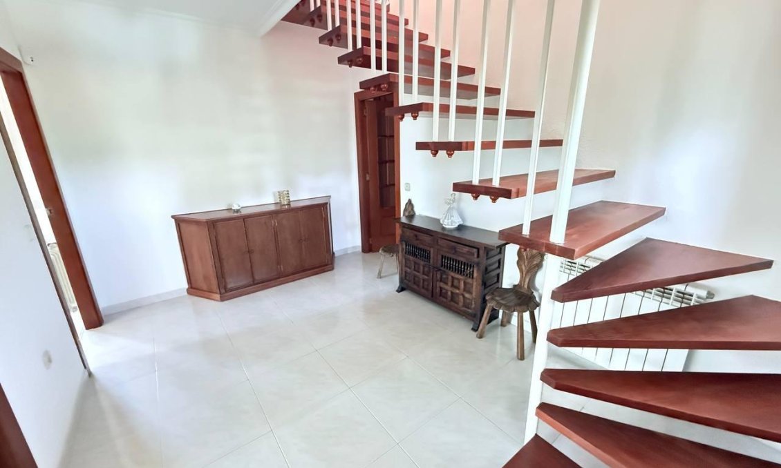 Revânzare - Vilă -
Campoamor