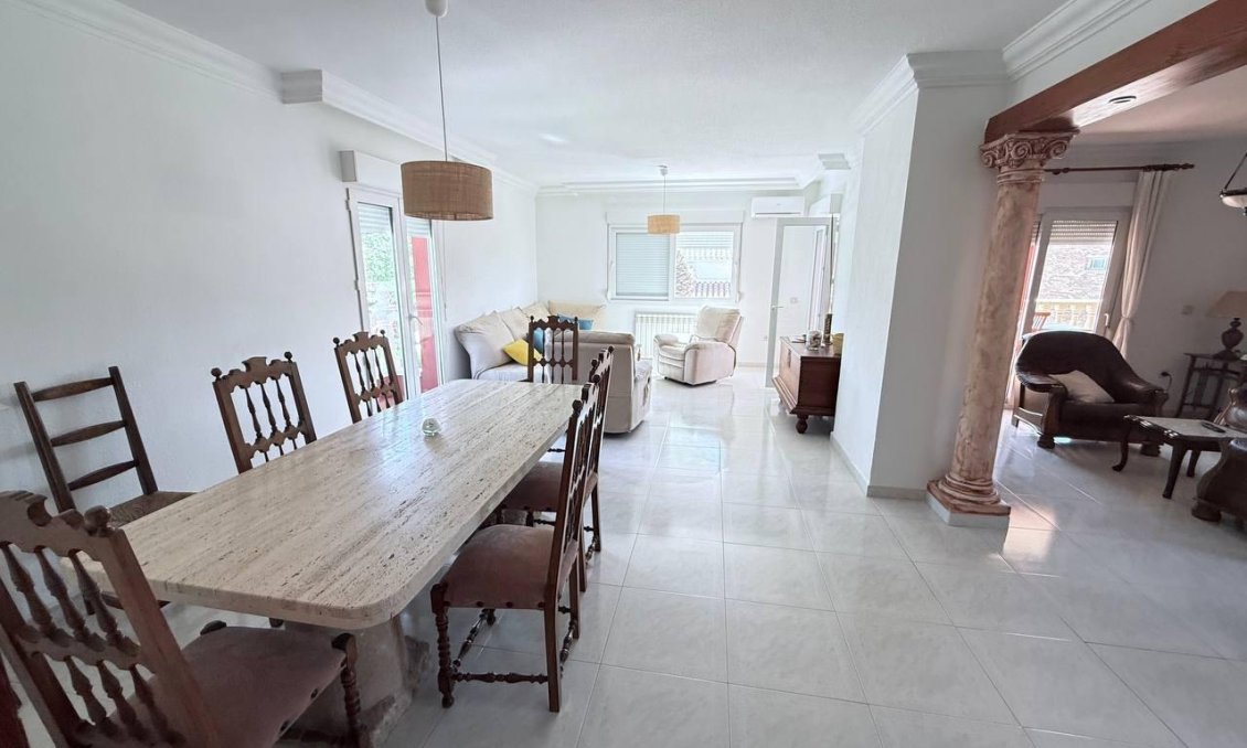 Revânzare - Vilă -
Campoamor