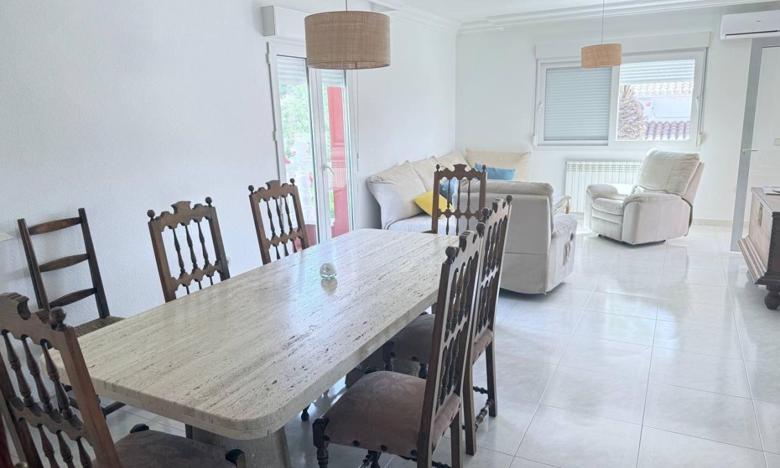 Revânzare - Vilă -
Campoamor