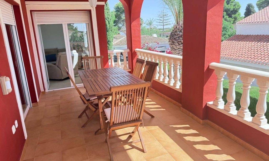 Revânzare - Vilă -
Campoamor