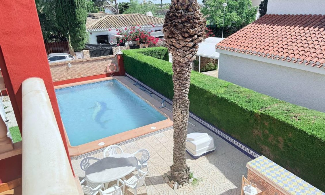 Revânzare - Vilă -
Campoamor