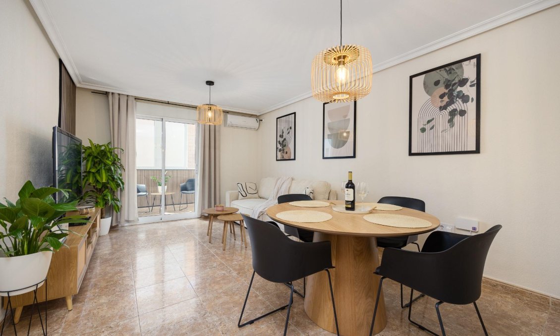 Resale - Apartment -
Torrevieja - Centro
