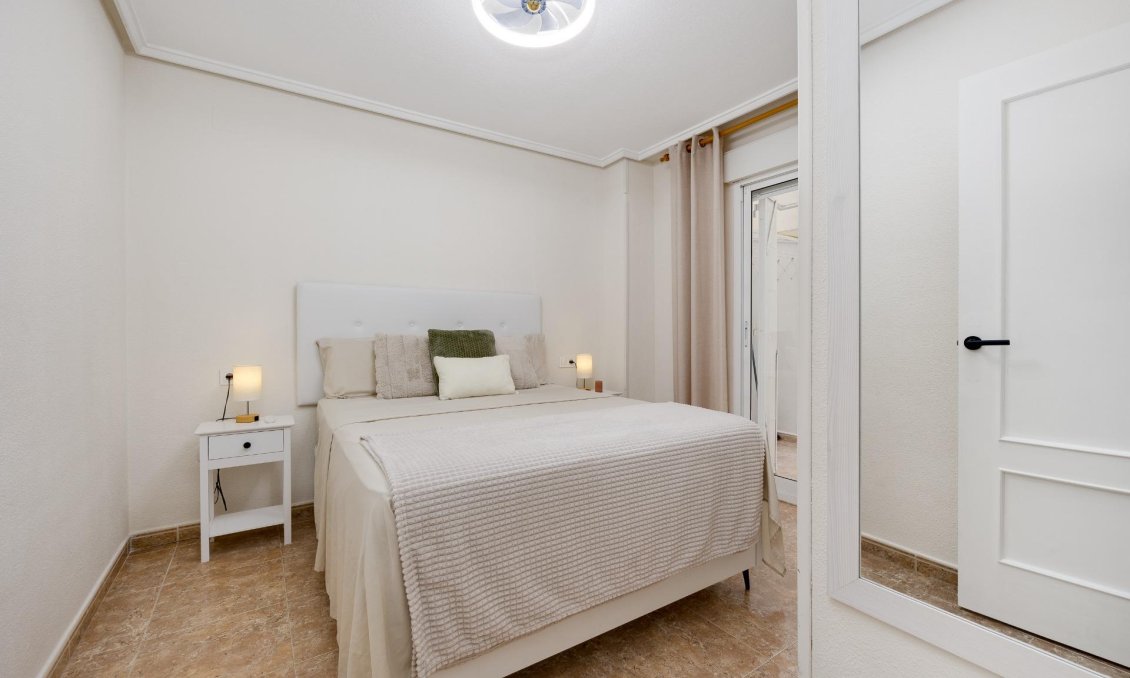 Resale - Apartment -
Torrevieja - Centro