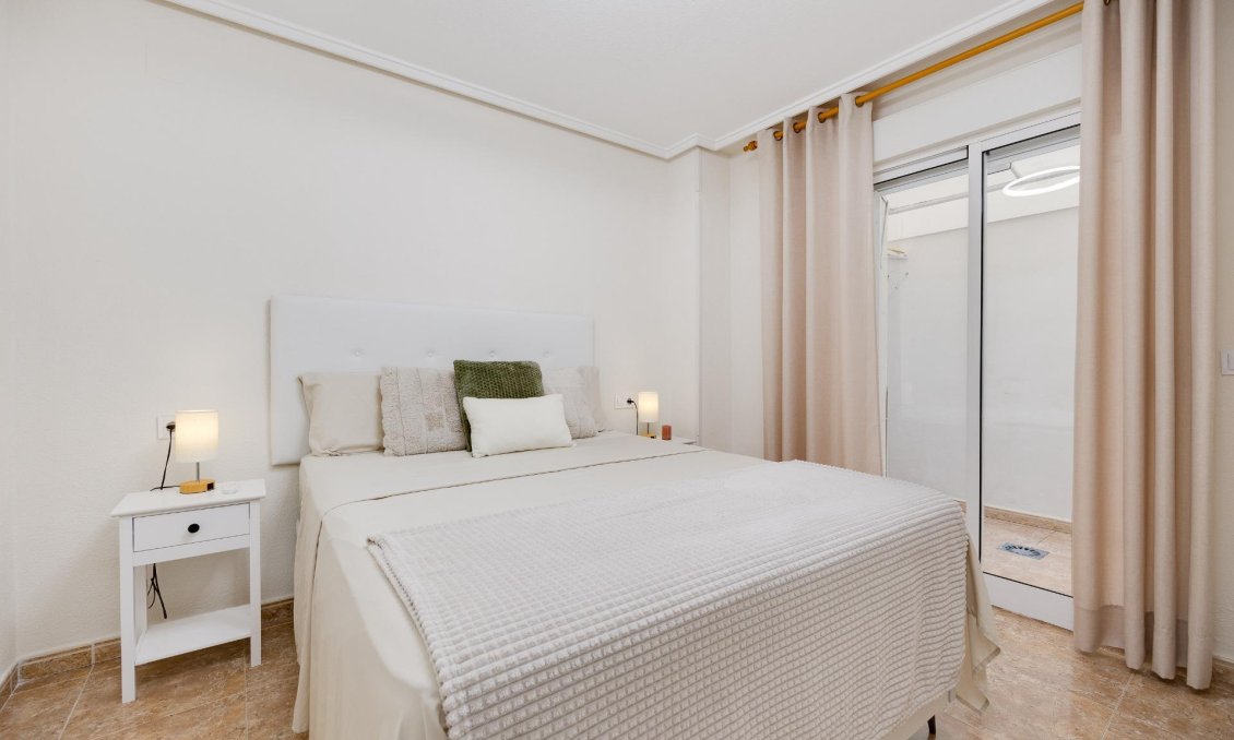 Resale - Apartment -
Torrevieja - Centro