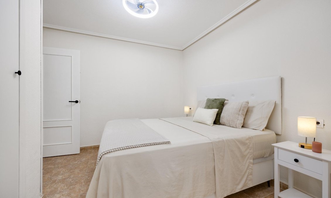 Resale - Apartment -
Torrevieja - Centro
