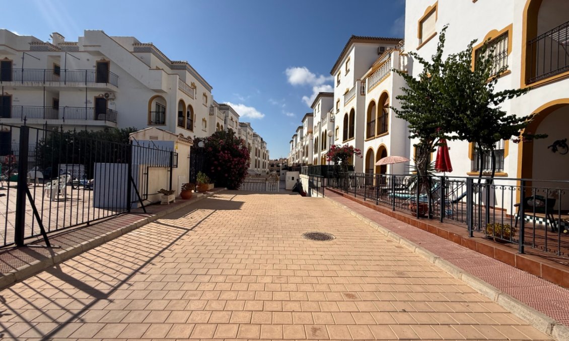 Resale - Apartment -
Orihuela - Inland