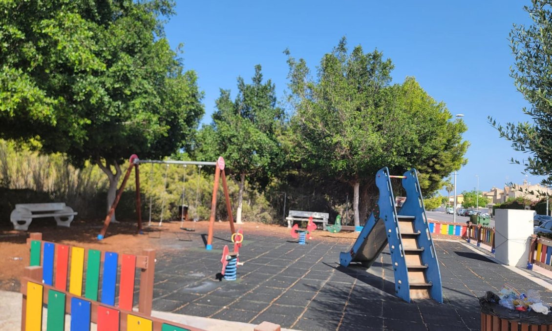 Resale - Town House -
Orihuela Costa - Playa Flamenca