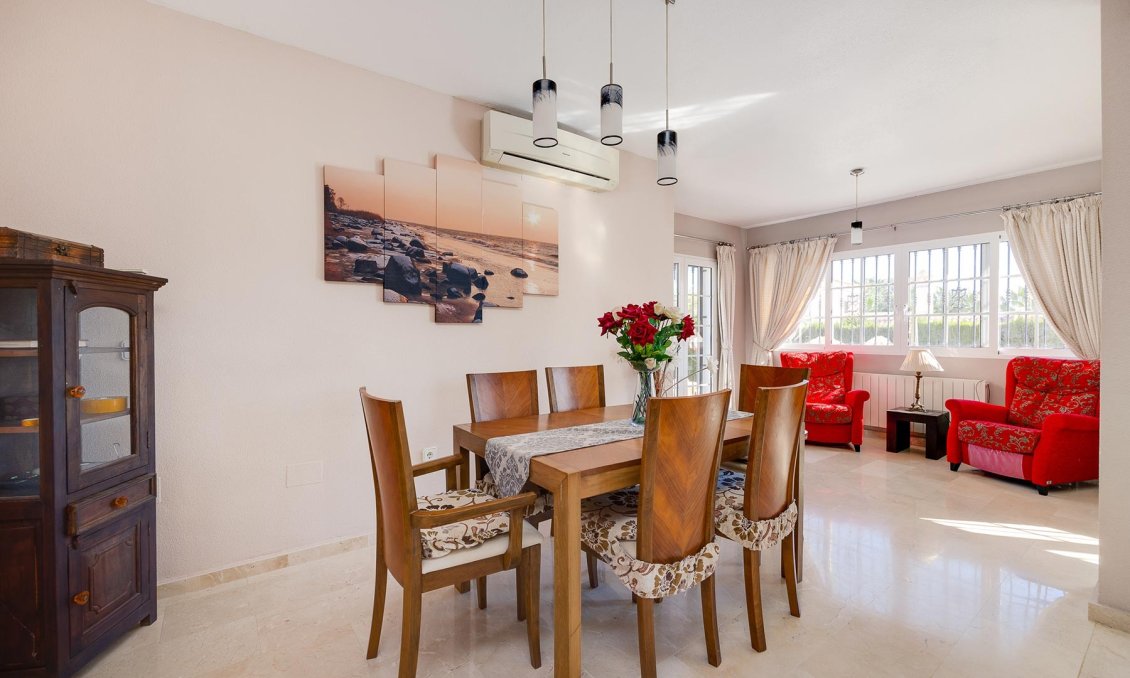 Revente - Villa -
Orihuela Costa - Costa Blanca