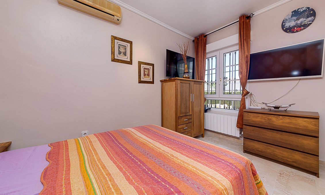 Revente - Villa -
Orihuela Costa - Costa Blanca