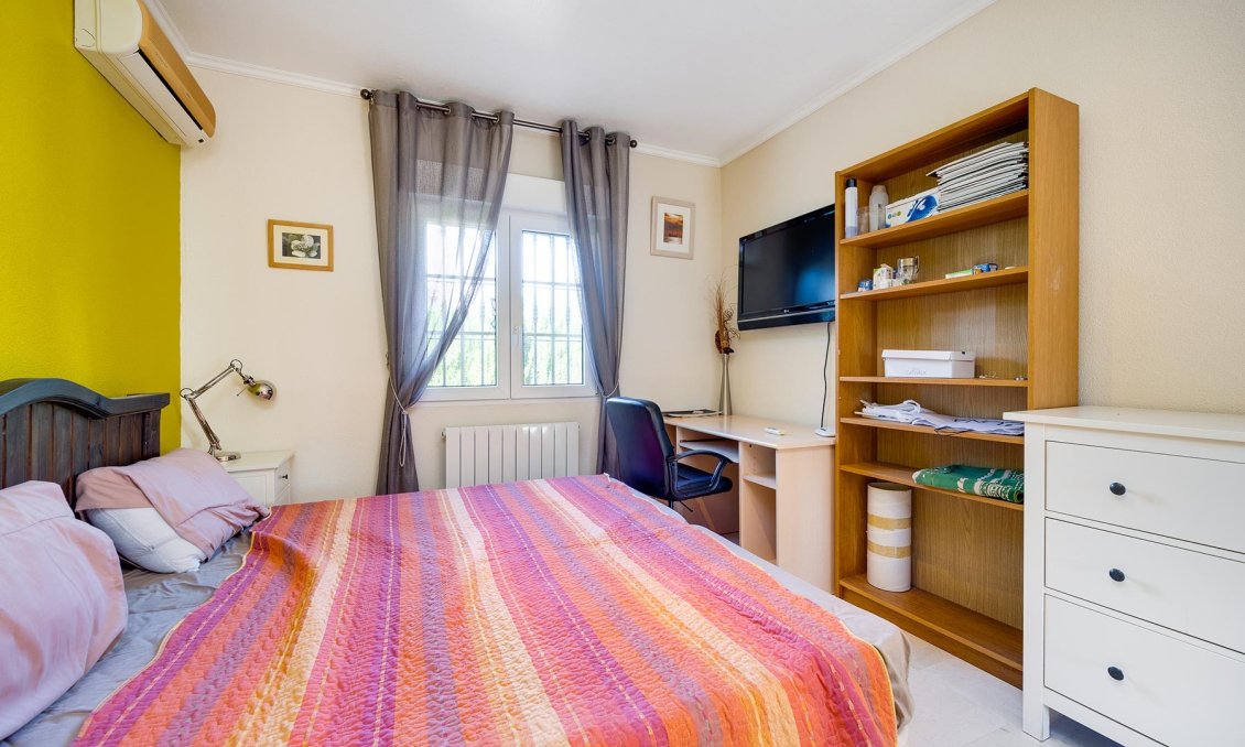 Revente - Villa -
Orihuela Costa - Costa Blanca