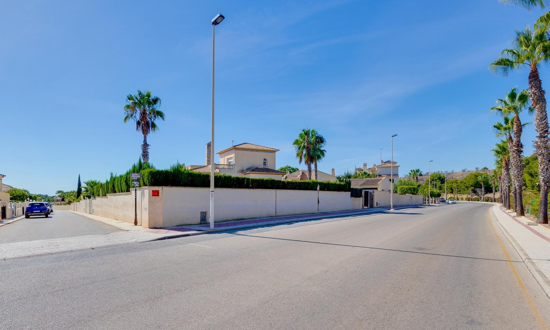 Revente - Villa -
Orihuela Costa - Costa Blanca