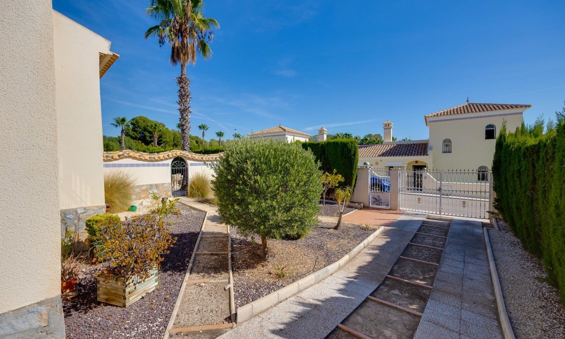 Revente - Villa -
Orihuela Costa - Costa Blanca