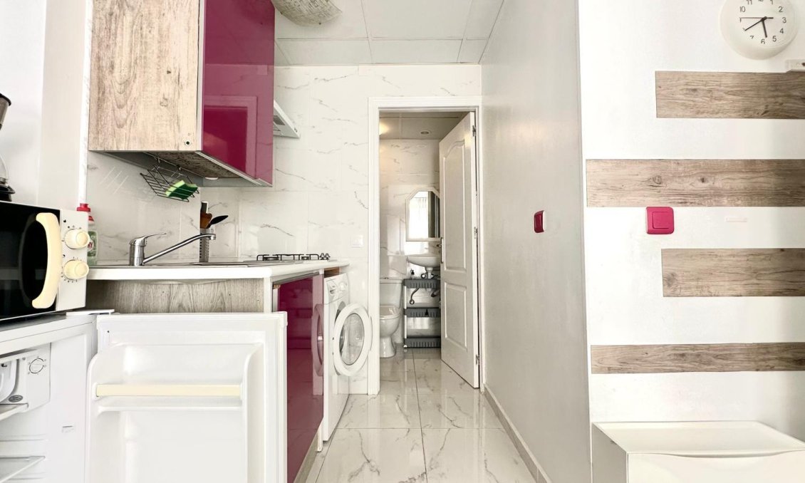 Resale - Apartment -
Torrevieja - Paseo Maritimo