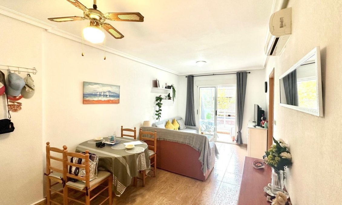 Resale - Apartment -
Torrevieja - Playa del Cura