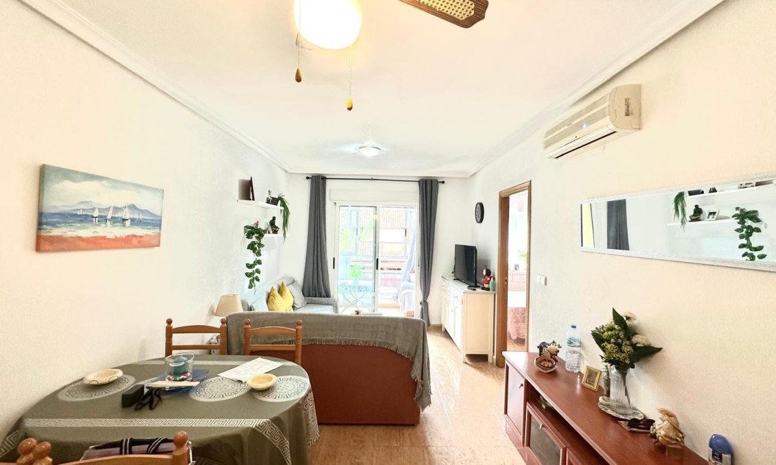 Resale - Apartment -
Torrevieja - Playa del Cura