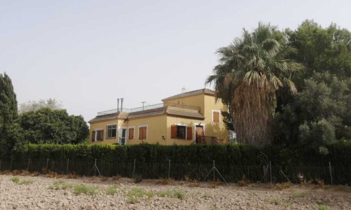 Resale - Villa -
Daya Nueva - Costa Blanca