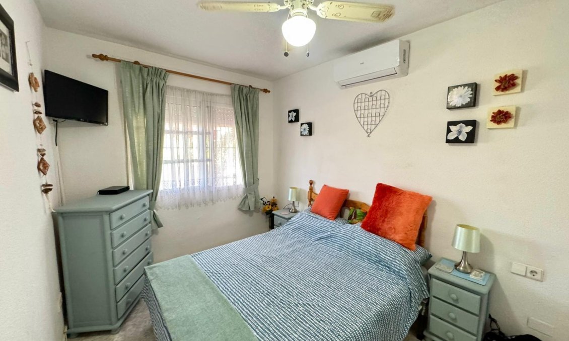 Resale - Villa -
Torrevieja - Costa Blanca