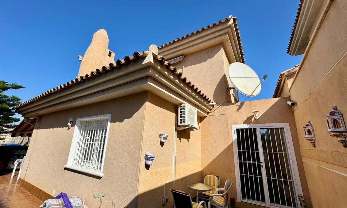 Resale - Villa -
Torrevieja - Costa Blanca