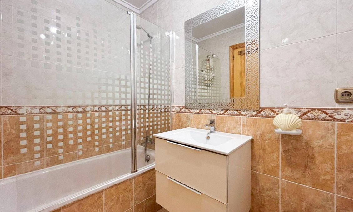 Resale - Apartment -
Torrevieja - Centro