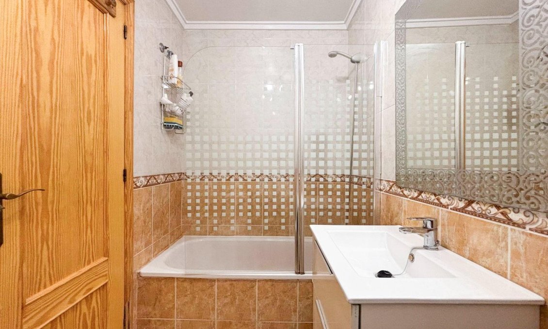 Resale - Apartment -
Torrevieja - Centro