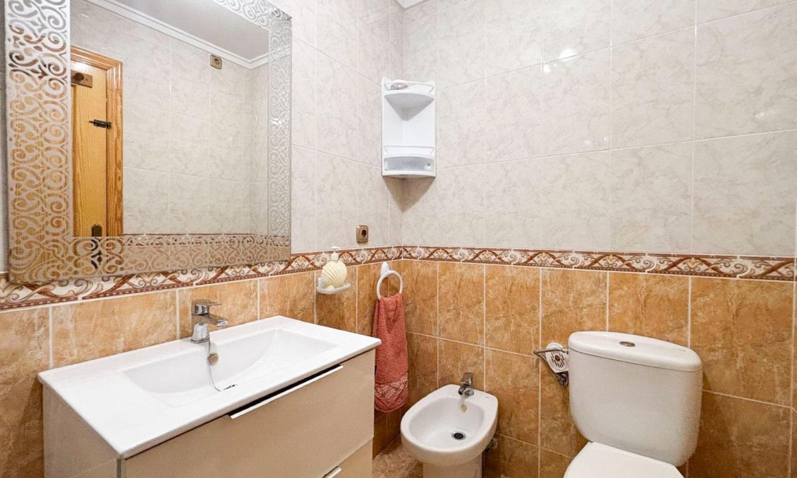 Resale - Apartment -
Torrevieja - Centro