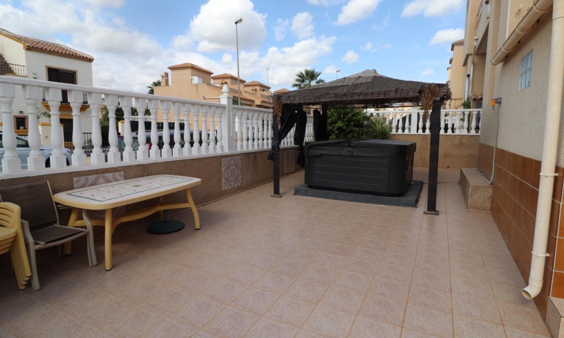 Wiederverkauf - Villa -
Villamartin - Costa Blanca