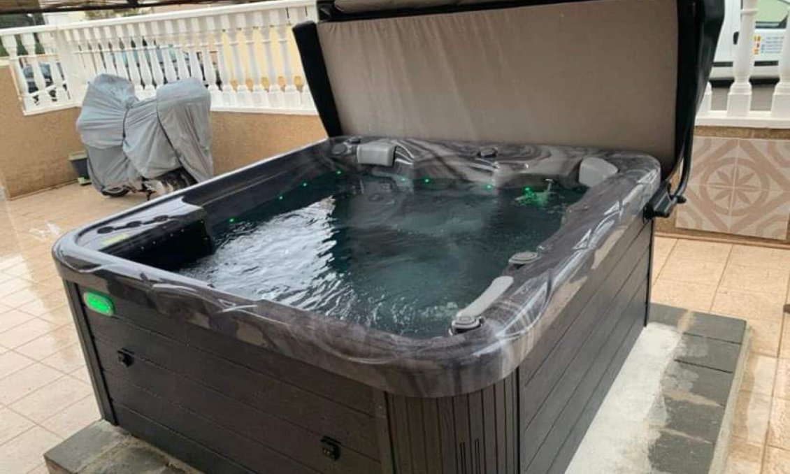 Wiederverkauf - Villa -
Villamartin - Costa Blanca