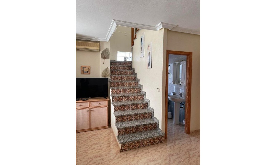 Wiederverkauf - Villa -
Villamartin - Costa Blanca