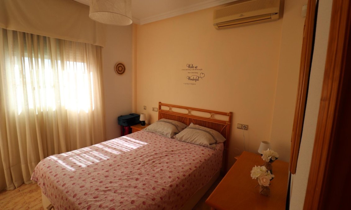 Wiederverkauf - Villa -
Villamartin - Costa Blanca