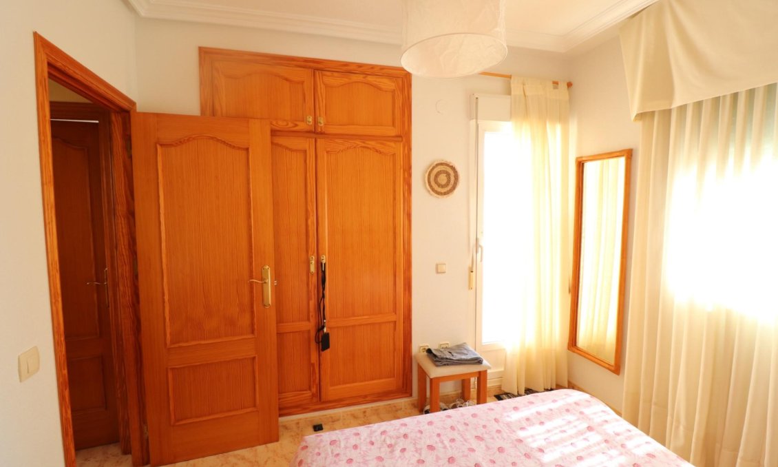 Wiederverkauf - Villa -
Villamartin - Costa Blanca