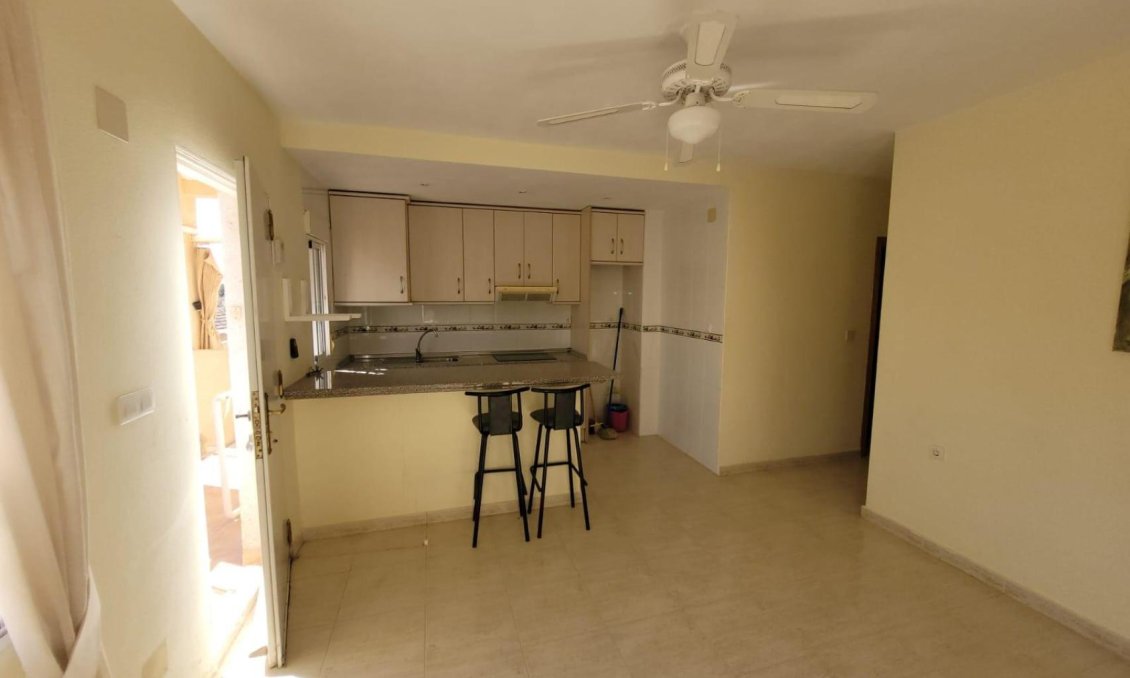 Resale - Bungalow -
San Miguel de Salinas - Inland