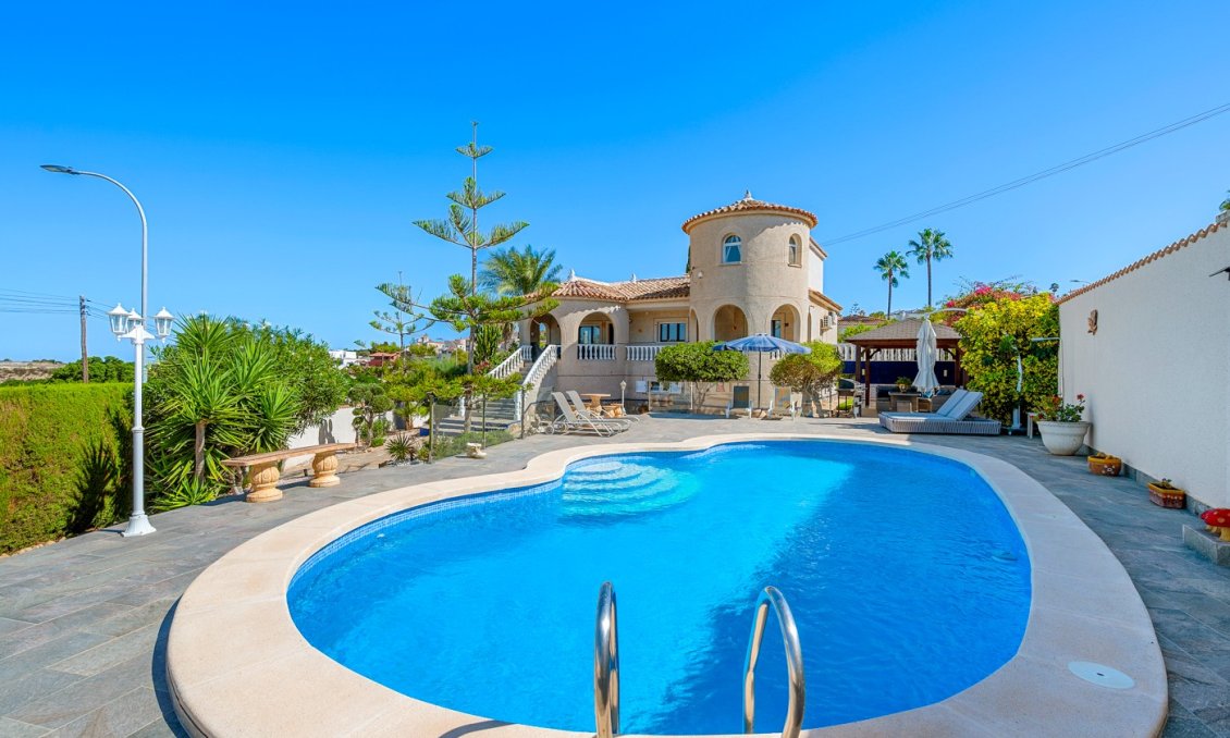 Resale - Villa -
Almoradí - Inland