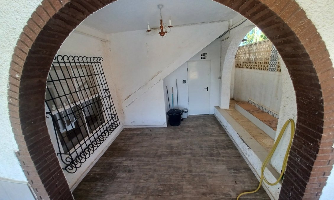 Wiederverkauf - Villa -
Canadas De San Pedro - Inland