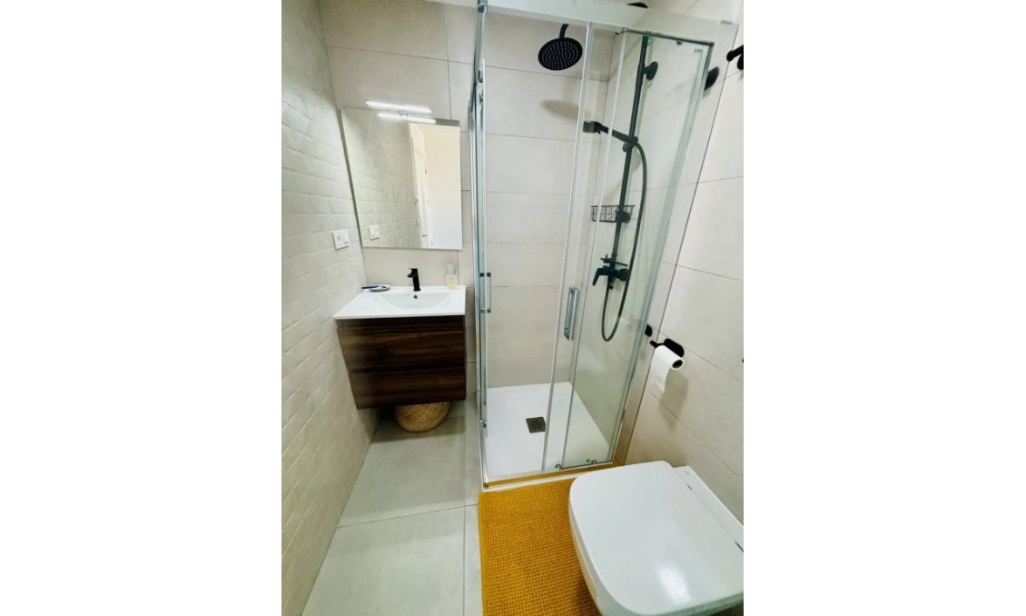 Resale - Apartment -
Las Filipinas - Inland